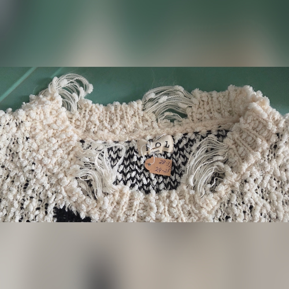 POL Cream Black Star Sweater L | Popcorn Knit Oversized Distressed Cozy Knit - Picture 7 of 8